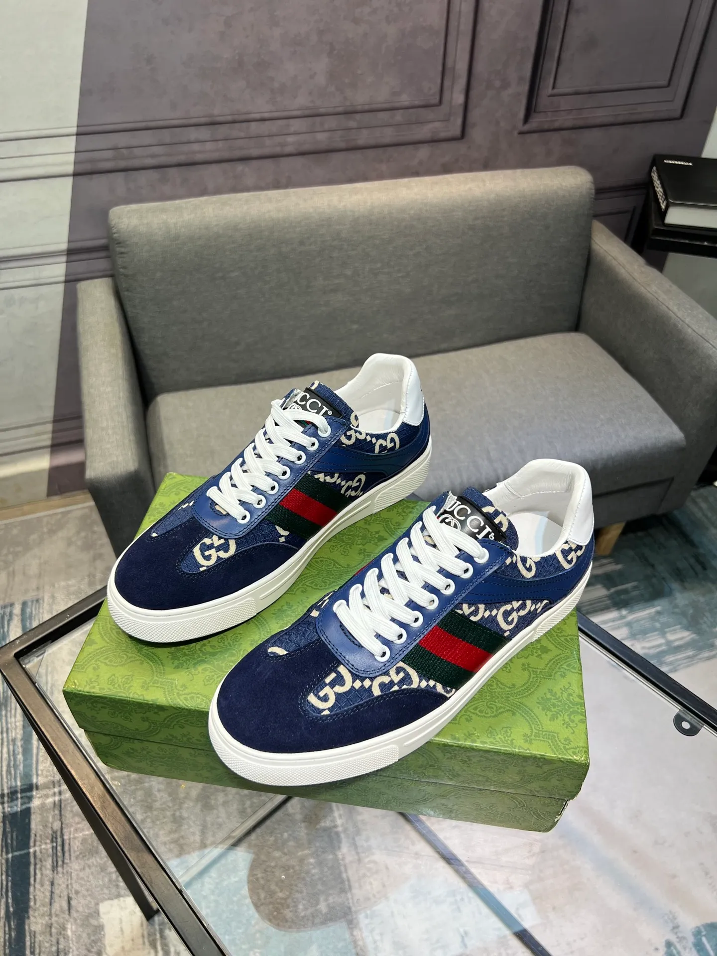 Men's Men's Shoes 💰440 Gucci Gucci's latest trendy shoes and casual shoes are popular in physical stores, new spring and summer comfortable imported custom original cowhide, unique jacquard fabric element design. With sheepskin lining, original bottom, 💪 details determine quality, you can enter and leave the counter at will, welcome to compare🇮🇹, code number 38-44 (45 customized)